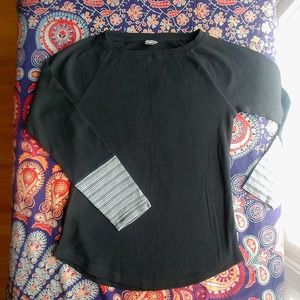 Eddie Bauer thermal top with pattern sleeves